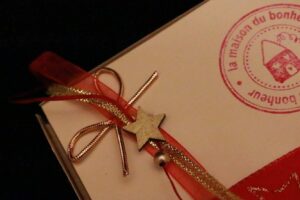 coffret cadeau pour noël ou un anniversaire, ou un départ à la retraite, à la maison du bonheur